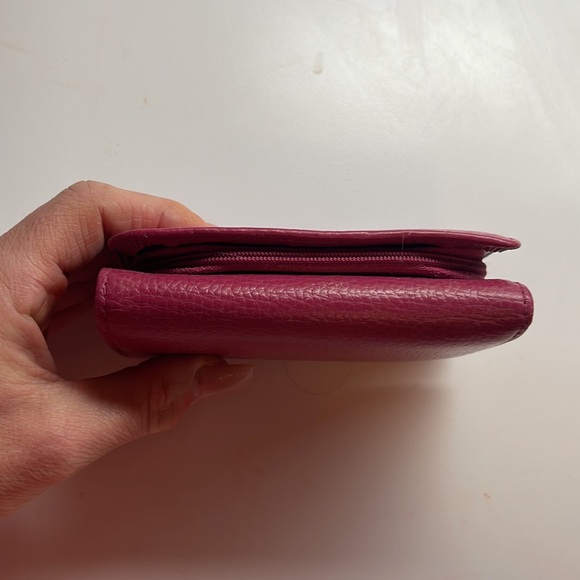 Beautiful Genuine Leather Wallet - snap closure with zip change pocket - Picture 2 of 8